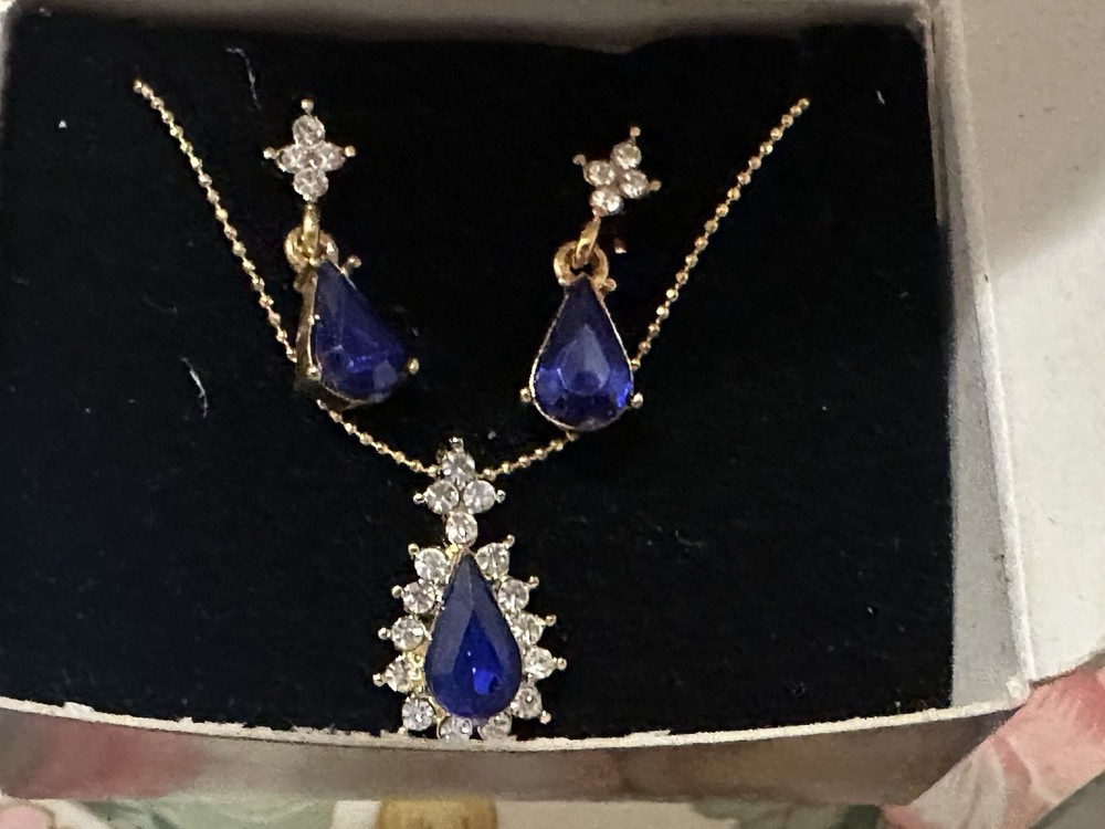 Vintage NIB Avon Gold Tone Birthstone Teardrop Gift Set Faux Sapphire September