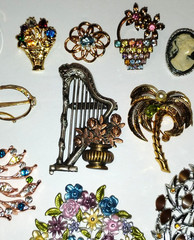 Vintage To Modern 21 Pc Brooch/Pin Lot Monet, Dodd’s, GF, Crystals, Rhinestones