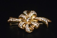 Rare Vintage SWAROVSKI Brooch Pin Sparkly Crystals Gold Tone Swan Mark