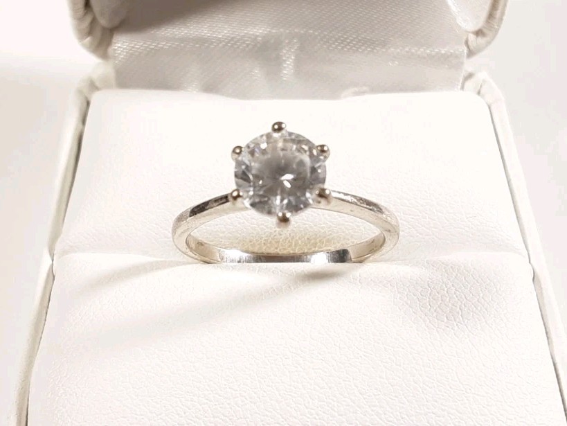 VINTAGE 925 STERLING SILVER SOLITAIRE DESIGN CZ SIZE 7 RING 2.0g