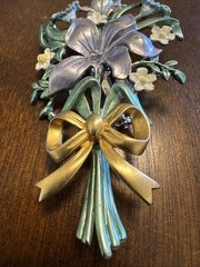 VTG Tona Flower Bouquet Brooch