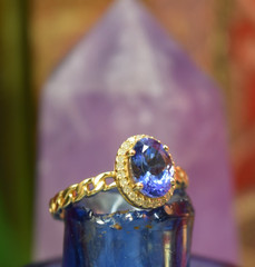 Vintage 14K Gold Tanzanite Diamond Halo Ladies Ring sz 7.25