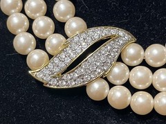 Franklin Mint, A Passion For Pearls. 3 Strand Necklace by Jackie Collins NEW