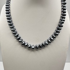 Vintage 80s 90s Elegant Silver Tone Teardrop Pearl-Style Beaded Necklace Jewelry