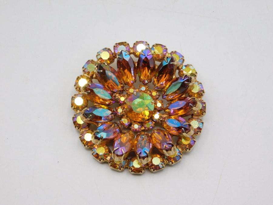 B553~VINTAGE PIN/BROOCH~JULIAN STYLE~AB PRONG SET STONES~WOW!~2″ WIDE