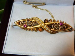 Dainty Victorian 15K 625 Yellow Gold Stamped Small Pearls Rubies Filigree Brooch