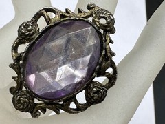 VINTAGE BRASS OR METAL ALLOY FACETED LILAC LUCITE VICTORIAN STYLY BROOCH PIN