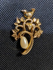 Unsigned Vintage Gold-Tone Bird & Faux Pearl Branch Lapel Pin/Tie Tack