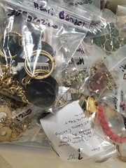 Huge lot 35pc Random necklaces all wearable some signed Vtg-Modern Very Nice #35