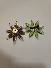 1950-1970 Vintage Metal Enamel Brooches Daisy Flower Design