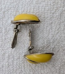 Yellow Thermoset In Gold Tone Necklace & Matching Clip Earrings Set Vintage