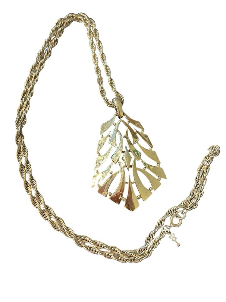 Vintage CROWN TRIFARI Signed Pendant Necklace Gold Trifarium Rope Chain