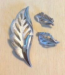 Vintage Brushed Silver Tone 3″ Leaf Brooch Pin and Matching Clip On Earrings Set