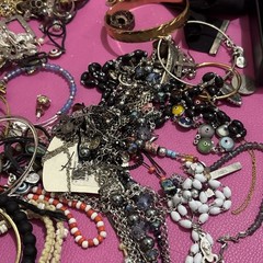 Vintage/Costume Jewelry Lot bracelets chains /Costume Pieces! Nice Stuff!
