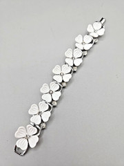 Vintage Lisner Thermoset Dogwood Flower Bracelet Gold Tone