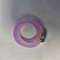Chunky Ettika Resin Crystal Heart Ring Lilac-Colored Band with Blue Crystal Hear