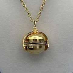 Vintage Ball Locket Pendant Necklace Folds Out Excellent! 26″
