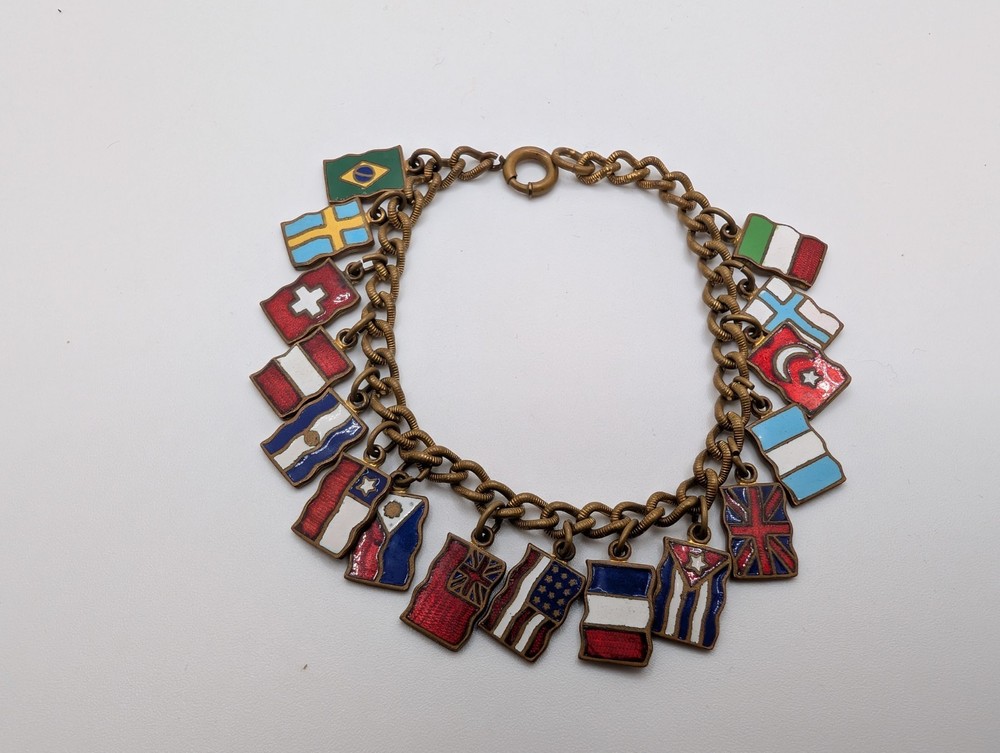 Vintage Enamel World Flag Charm Bracelet Brass Tone Travel Souvenir 18 Flags 7″