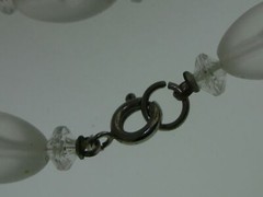 ELEGANT VINTAGE 1940’S CLEAR COLORLESS FROSTED OPAQUE BEAD 36″ NECKLACE!
