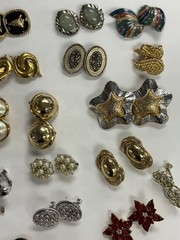 30 Pr Vintage Clip-on/Screw Back Earrings Signed & Unsigned MMA 2 SISTER TRIFARI