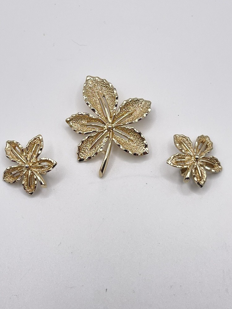 Vintage 1968 Signed Sarah Coventry “Ivy” Gold Tone Brooch Clip Earrings Set
