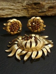 1955-1969 CROWN TAFARI ALFRED PHILIPPE Flower Pin Brooch Clip Earrings Set Vgt