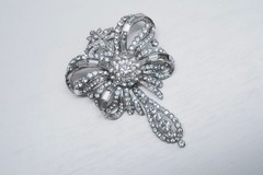 Vintage brooch Gablonz rhinestone bow silver-toned 6.5 cm.