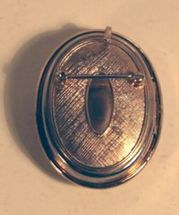 Vintage Cameo Brooch when open has 1/4 inch deep pan to hold whatever is dear.