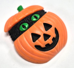 Vintage 1987 AVON Halloween Black Cat Peek-a-Boo Jack O Lantern Pin / Brooch