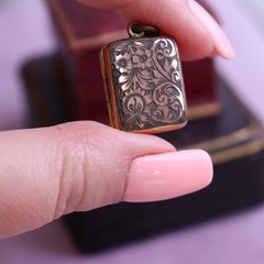Antique Vintage English Rolled Gold Locket Pendant Floral Engravings – NO TARIF