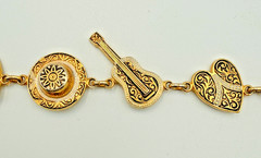 Vtg 1960s Mexican Mariachi Charm Bracelet – Faux Damascene Guitar Sombrero