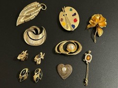 Vintage Jewelry Lot of 9 Vintage Assorted Brooch Pins And Clip On Earrings