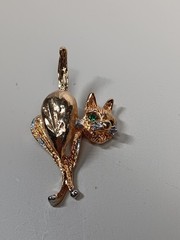 VTG Brooch Pin Arched Cat Gold Silver Tone Green Rhinestone Eye Costume Jewelry