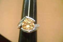 VINTAGE AMBER CUBIC ZERCONIA CRYSTAL ACCENTS COCKTAIL SIZE 8.5 SILVER TONE RING