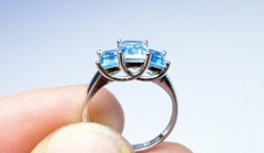 🌟Elegant 10K White Gold Ring w Trio of Blue Topaz Stones sz 7