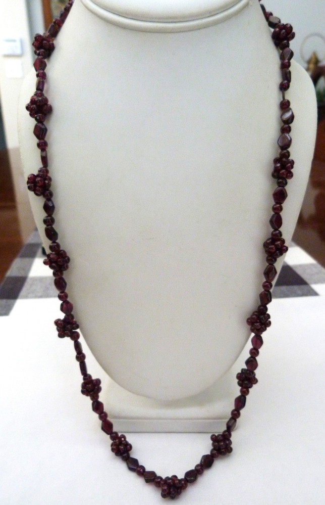 27 1/2″ LONG VINTAGE GARNET GEMSTONE CLUSTER & DIAMOND SHAPE BEADS NECKLACE