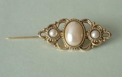 Vintage brooch pin, gold-tone w/ 3 faux pearls, 1.5″, elegant victorian style