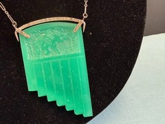 VTG DECO STERLING CHAIN CARVED GREEN ONYX STEPPED LARGE RAISED ELEPHANT PENDANT