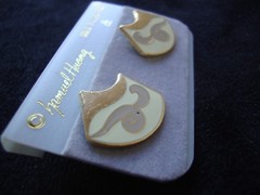 VINTAGE SAMUEL HUANG CLOISONNE EARRINGS WHITE & GREY ENAMEL GOLD FILLED POST