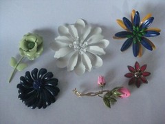 6 Vintage Flower Enamel Yellow Red Blue Pink White Green Gold Silver Daisy Lot