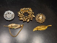 Vintage To Now Goldtone Leaf Rhinestone Flower Multicolor Brooch Lot 293-153