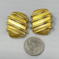 Dangle Drop Earrings Clip On Gold Tone Textured Raised Stripe Chunky Vtg 1.25″