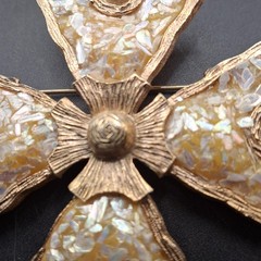 Vintage Maltese Cross Gold Tone Crushed Faux Abalone Brooch Pin Costume Jewelry