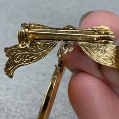 Vintage Brooch Dangle Locket Etched Gold Tone Bow Pin 1.5 Inches