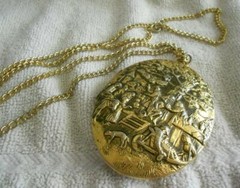 Vintage Revlon Heirloom Empty Perfume Locket Pendant Necklace Gold Tone