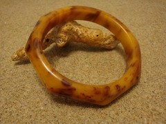 Vintage 1/2″ Butterscotch/Rust/Brown Octagon Bakelite Bracelet; Beveled Edges!