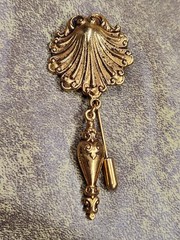 VTG Yves Saint Laurent Gold Tone Scalloped Seashell & Charm Lapel Hat Stick Pin