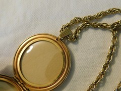 Vintage 12K Gold Filled Photo Locket Pendant Necklace 35.9 Grams