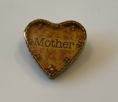 Vintage Maximal Art Pin MOTHER Heart Gold Tone Brooch John Wind Jewelry 1″ NWoT