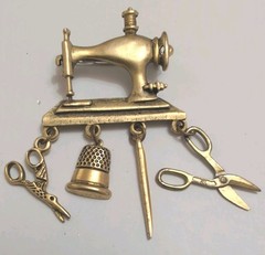 Lot Of 7 Vintage Brooches And Pins Gold And Silver Tone Variety